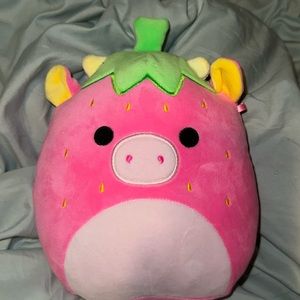Cleary the strawberry cow squishmallow NWT